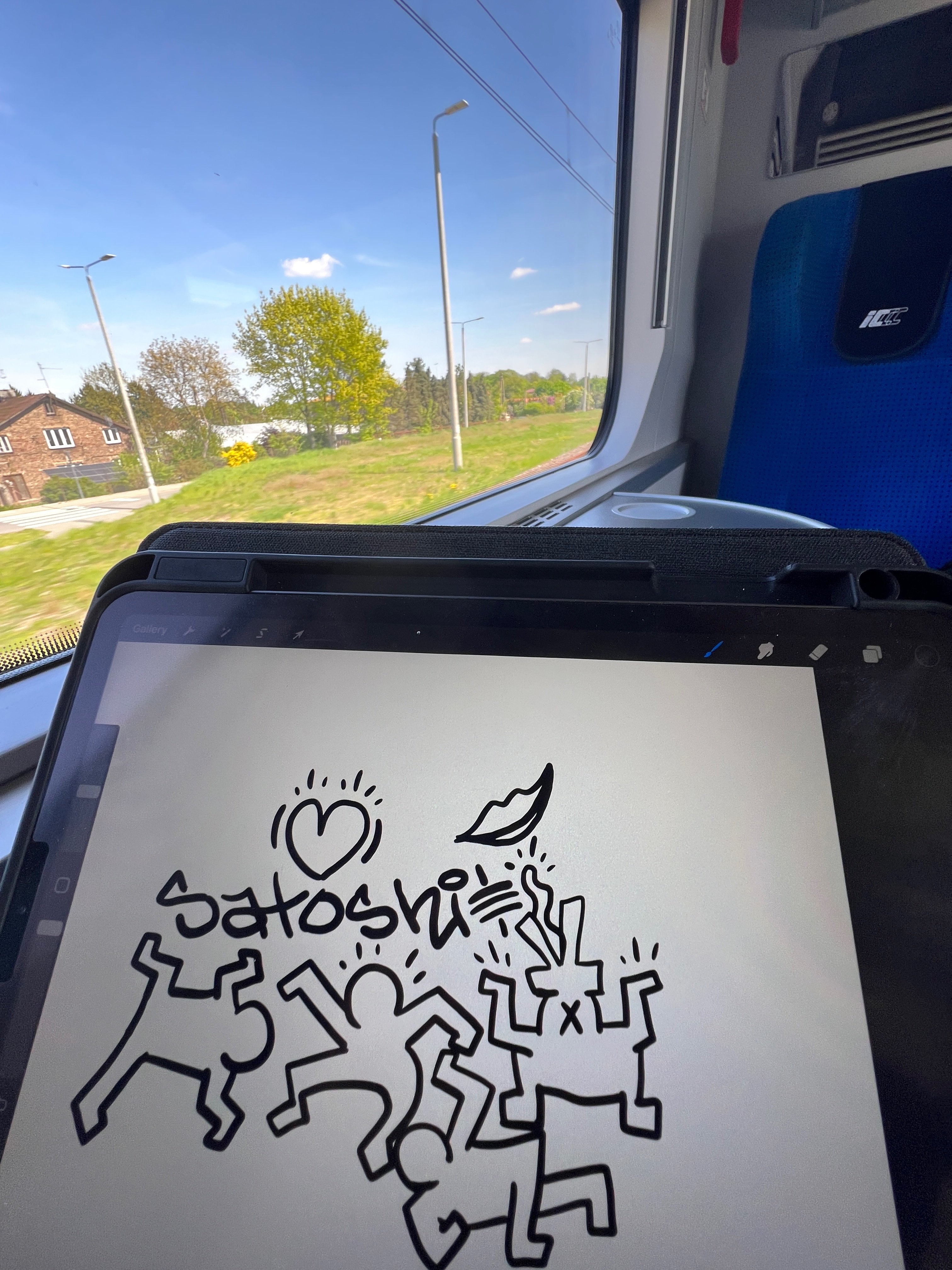 Drawing in the train ✍️🇵🇱 #art #artstr…