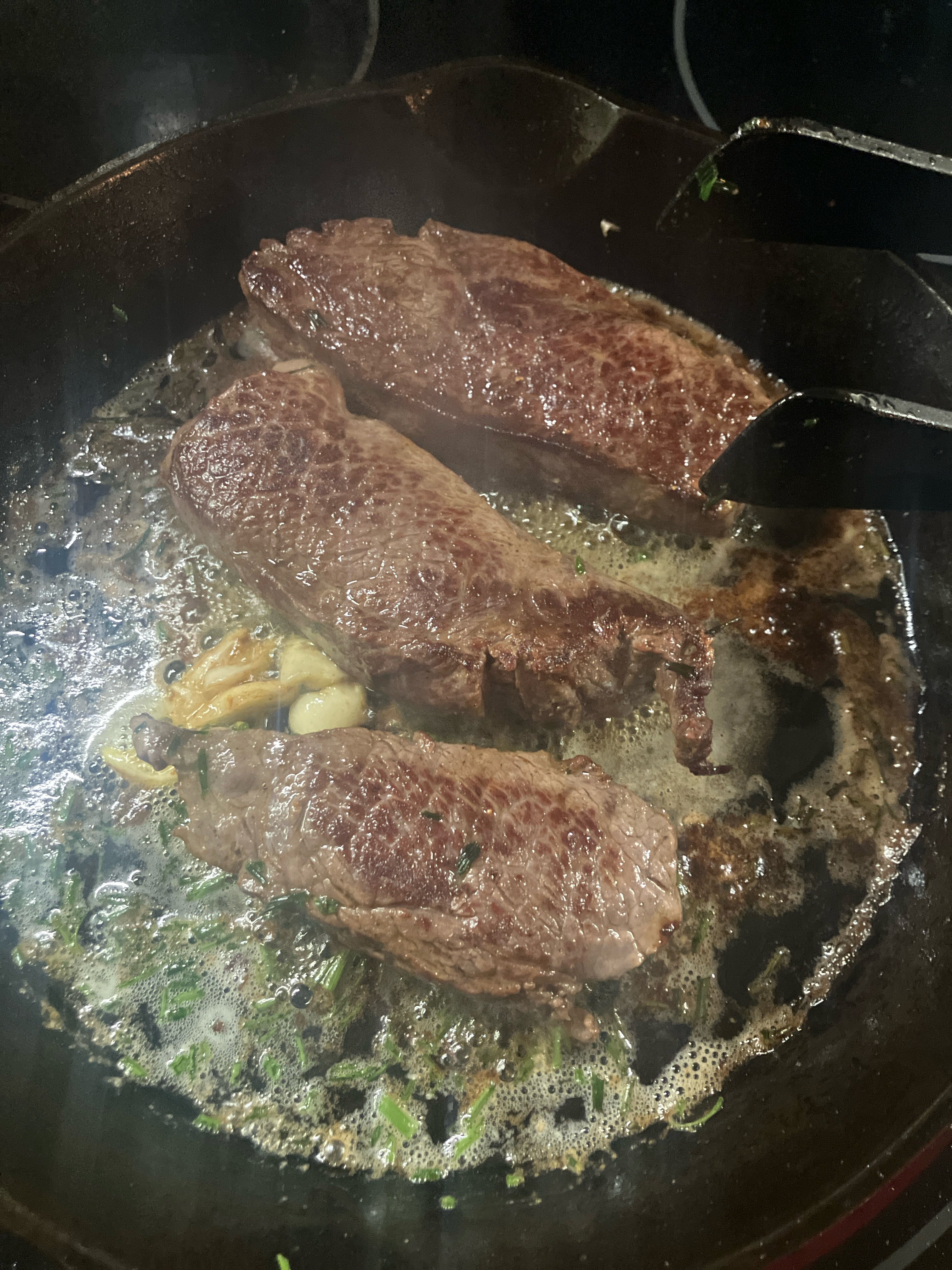 Gn, fresh chives, garlic, steak, ₿utter