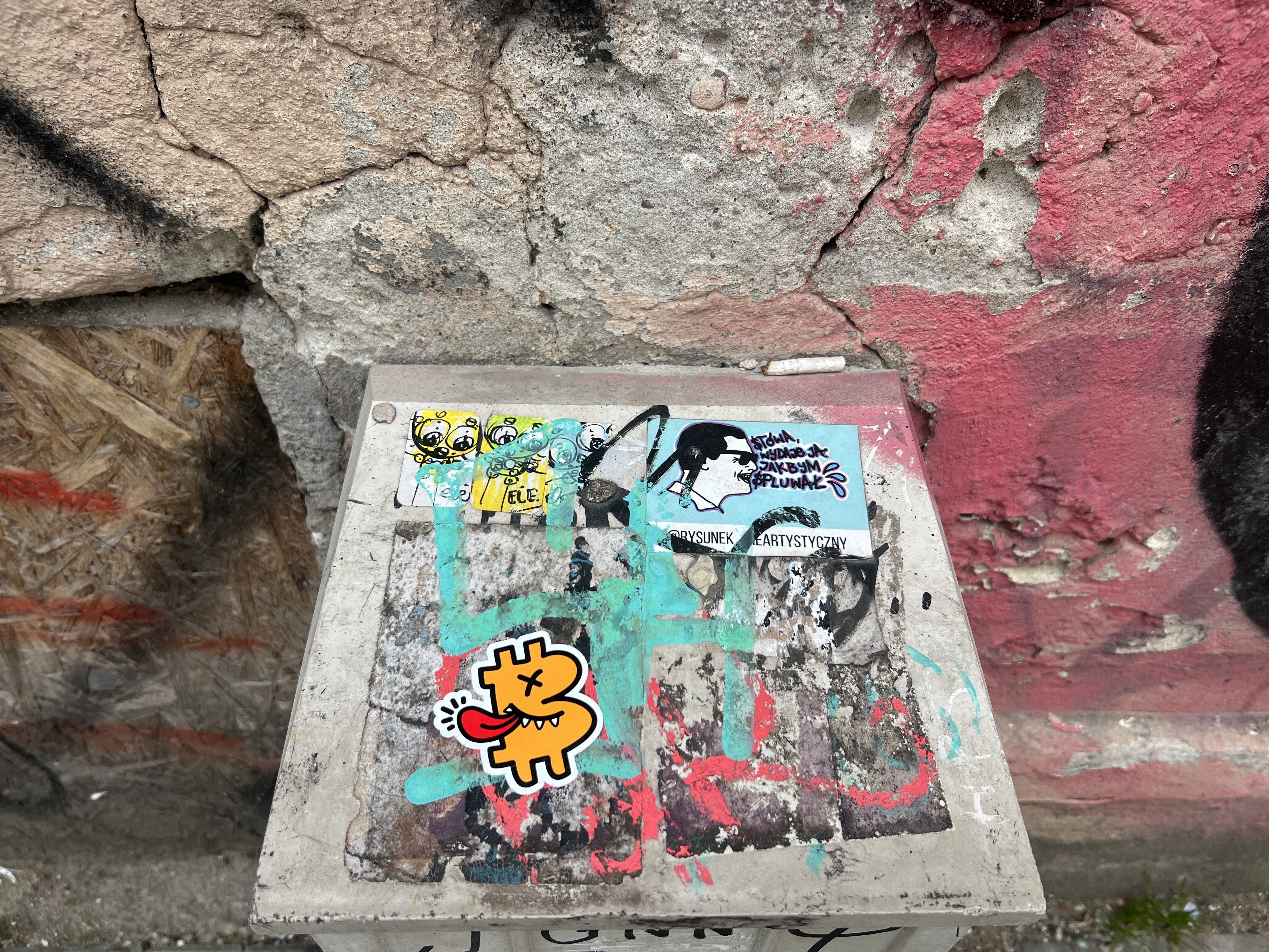 BitPop #art sticker slapping in Warsaw�…