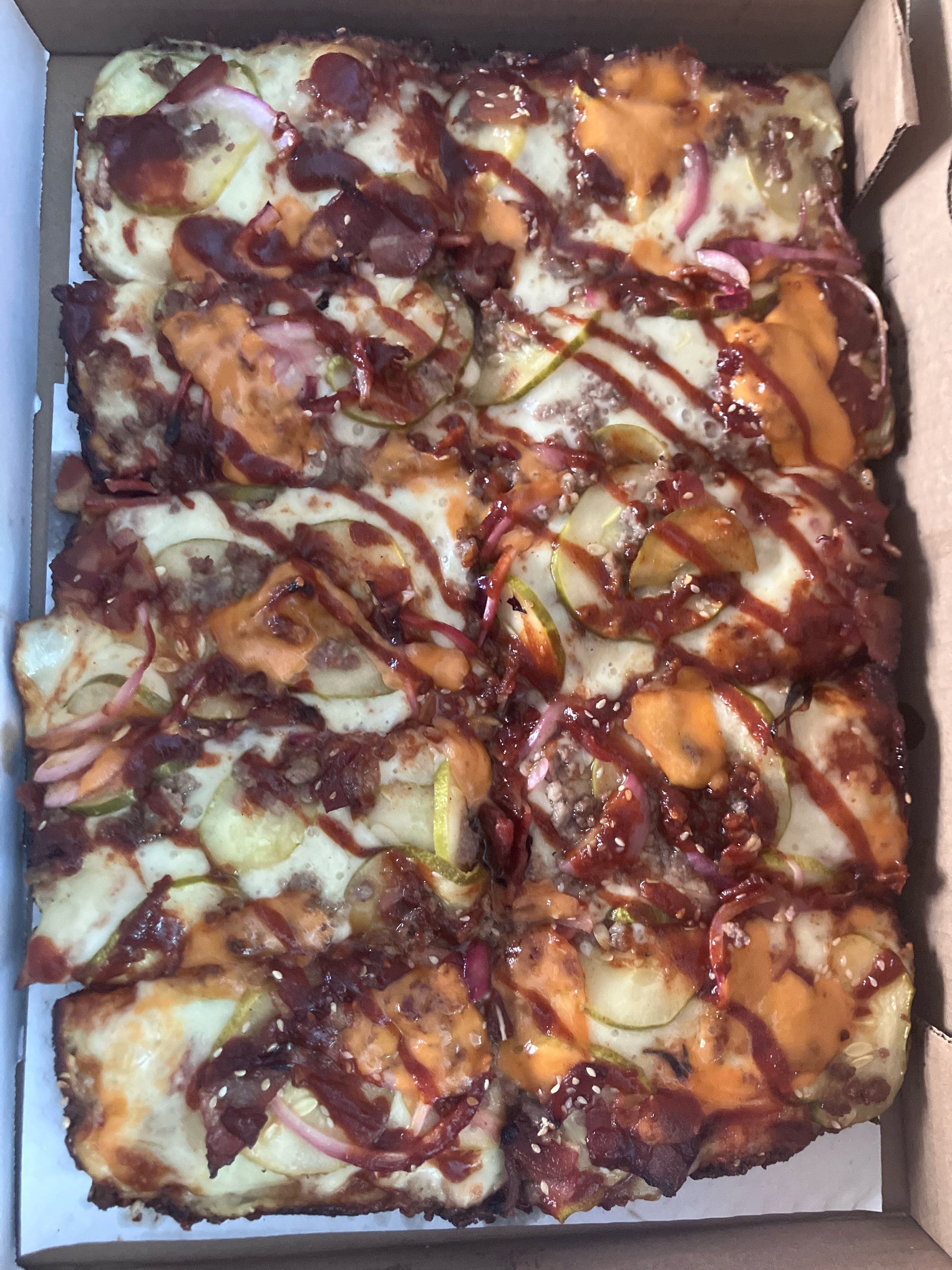 Detroit style, Cheese ₿urger pizza